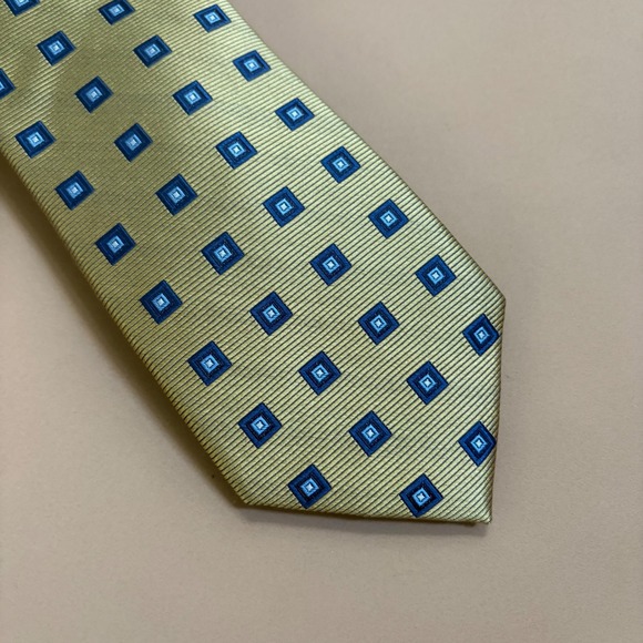 Jos. A. Bank Other - Jos A Bank Traveler Gold Blue Geometric Silk Necktie Stain Resistant 3.5 Inch